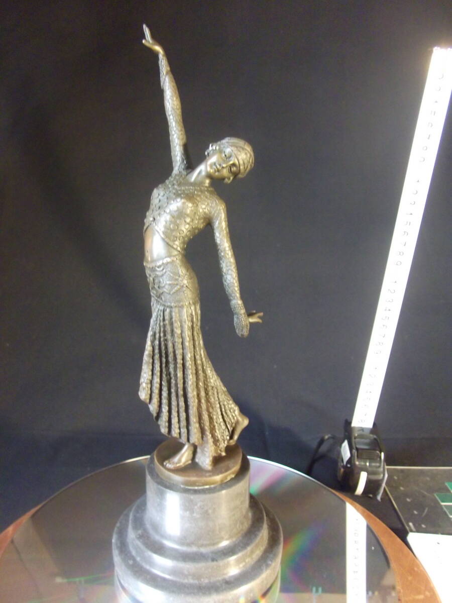 アールデコ★チパルス ダンサー・ ブロンズ彫刻像/大理石台/ D.H.Chiparus刻印有/青銅製/高３８㎝・重２．２kg/３・リアル・ドール銅像の画像2
