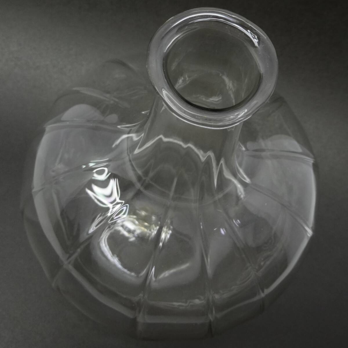 L12 江戸ガラス かぶら型 徳利 筋入り 古い 吹きガラス ガラス瓶 オニオンボトル 時代硝子 骨董_画像8