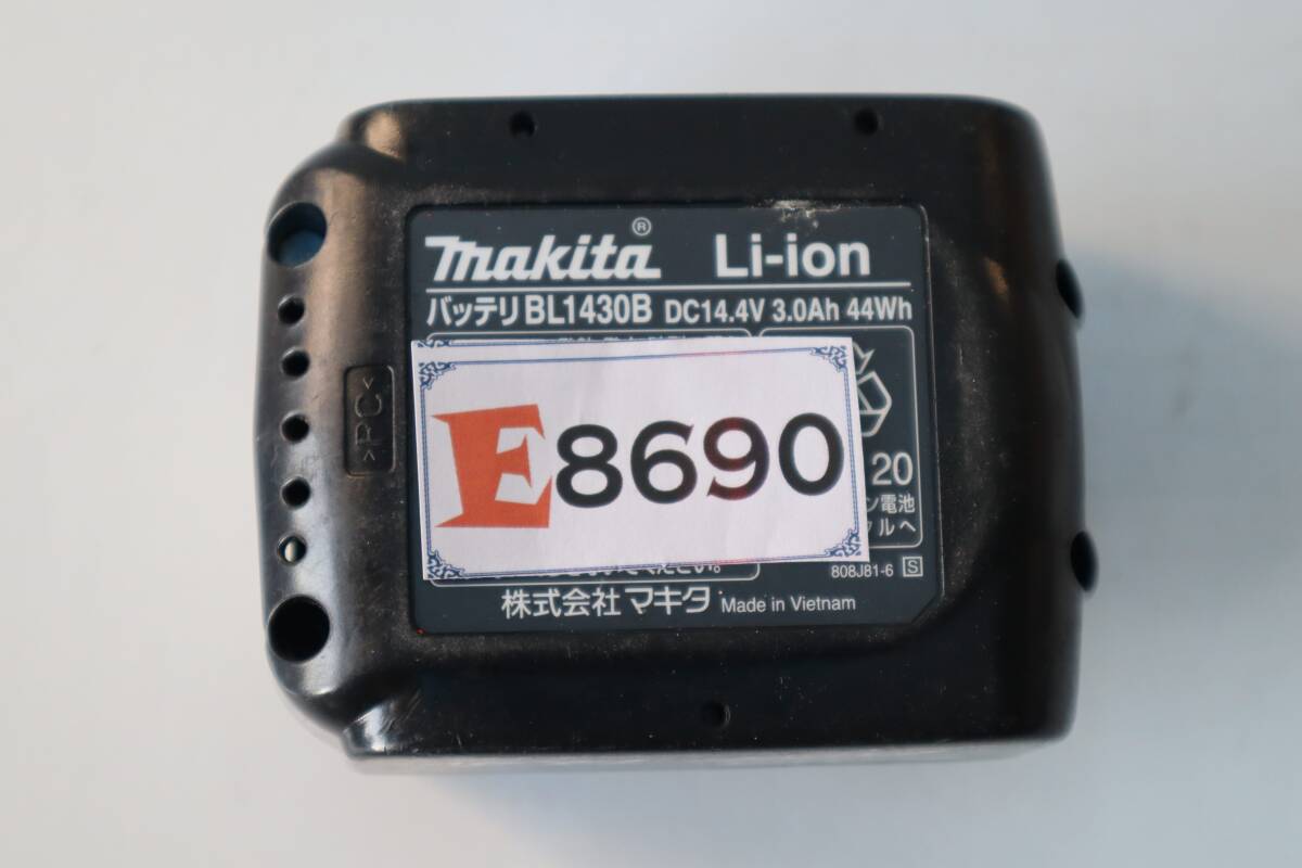 E8690 L【美品】 ★makita(マキタ) 14.4v3.0Ahリチウムイオンバッテリー残量表示付き BL1430B 中古品_画像4