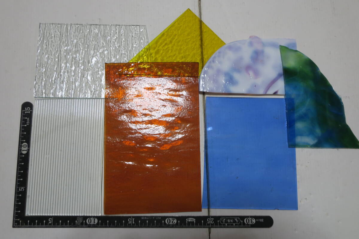 ★色ガラス 型板ガラス ステンドグラス 端材いろいろまとめて（6）の画像1
