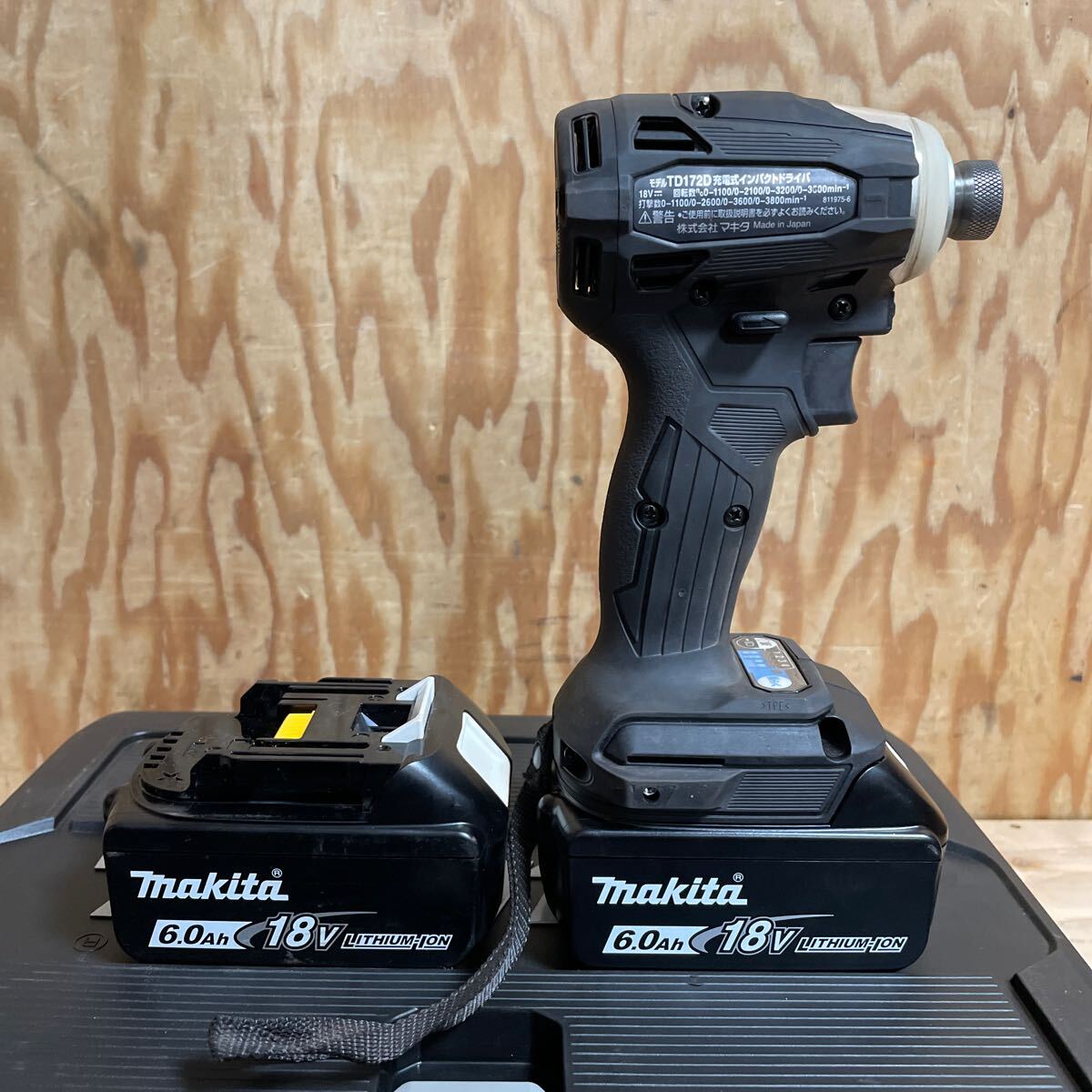 makita マキタ 充電式インパクトドライバー TD172DRGXB ブラック 黒 18V 6.0Ah バッテリー 2個 充電器 ケース付 中古品☆郵_画像6