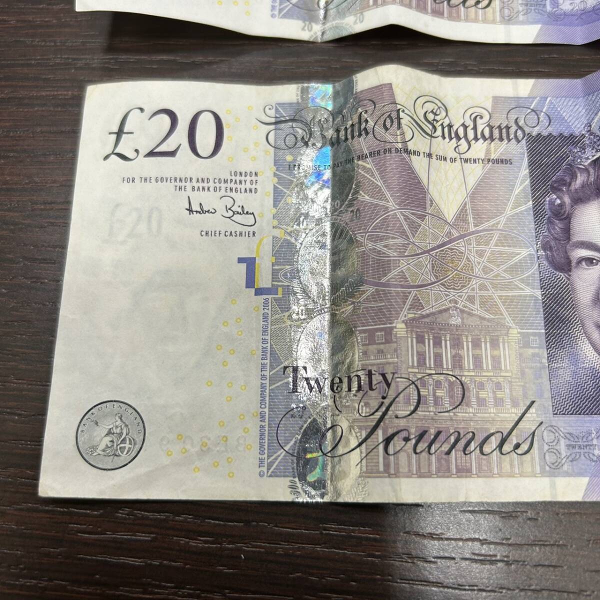 1216 イギリス紙幣 20ポンド札×2枚 計40ポンド BANK of ENGLAND TWENTY POUNDS 貨幣 外貨 旧紙幣 海外 外国 古札 英_画像3