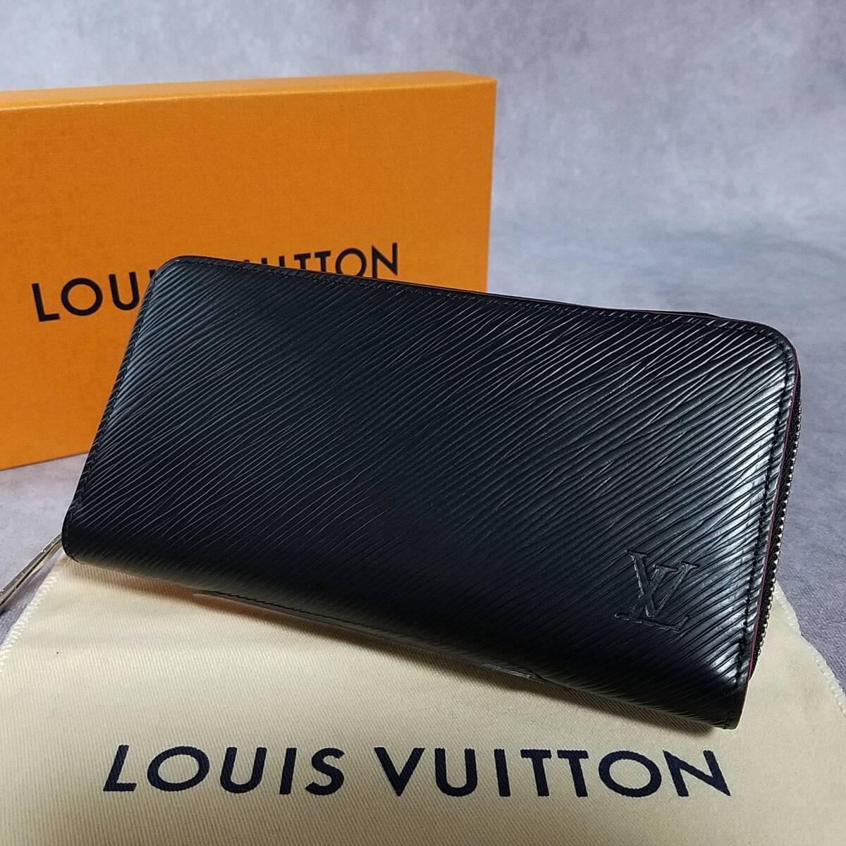 【美品　新型】　LOUIS VUITTON　ルイヴィトン　レザー　エピ　ノワール　ジッピーウォレット　ラウンドファスナー長財布　M64838　保存箱_画像1