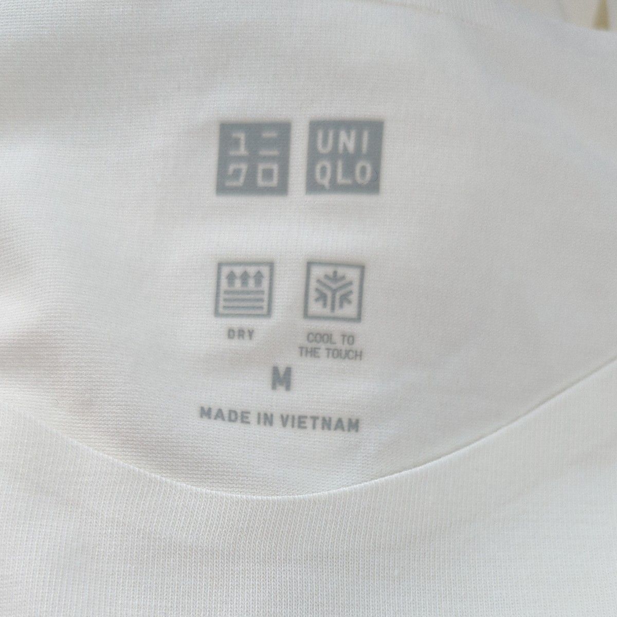 6-⑱ UNIQLO エアリズムシームレス V ネックロング T シャツ M サイズ　　タグ付き