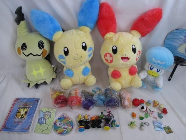 【まとめ売り 中古品】 アニメ ポケモン ラプラス マイナン ミミッキュ 他 ぬいぐるみ うちわ 等 グッズセットの画像1