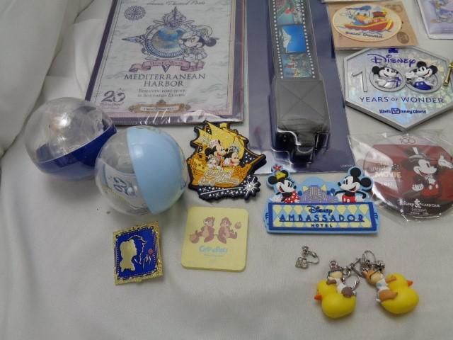 [ including in a package possible ] secondhand goods Disney Donald Mickey 20 anniversary other Capsule toy pouch camera strap etc. goods set 