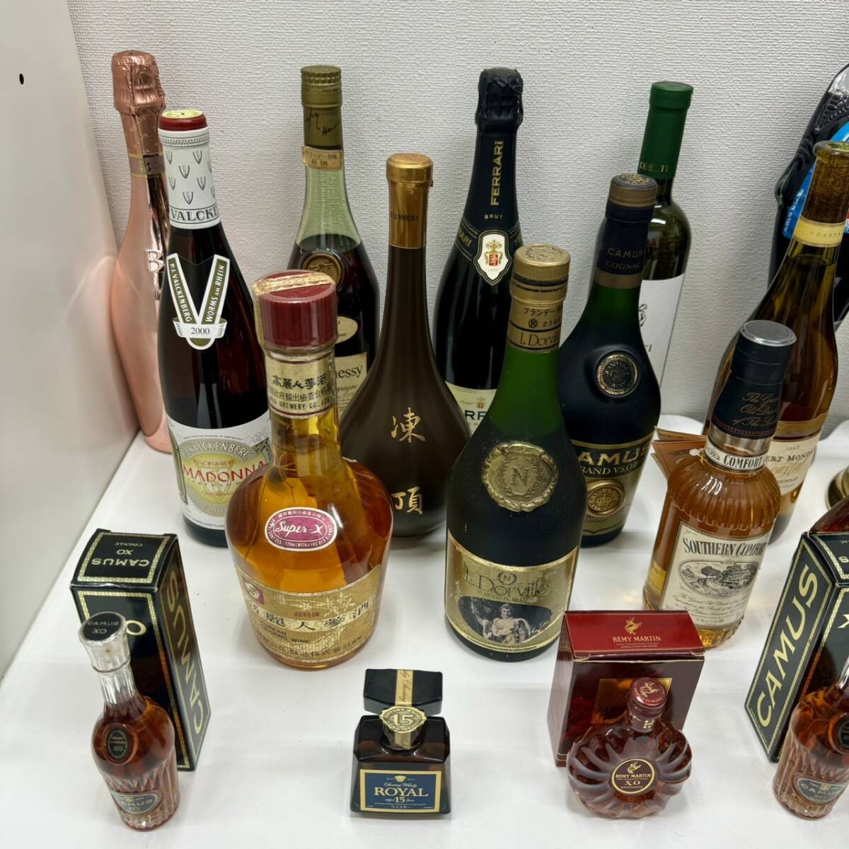 [EB-6572a]1 jpy ~ sake . summarize large amount whisky wine brandy sake abroad sake assortment set great number not yet . plug used storage goods condition photograph reference 