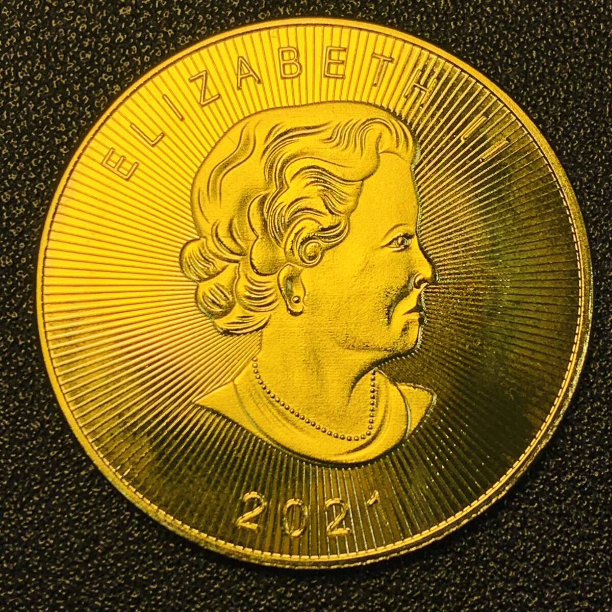 古銭 イギリス 2021年 エリザベス二世女王 カナダ メイプルデザイン 楓 記念メタル ケース付き 硬貨の画像2