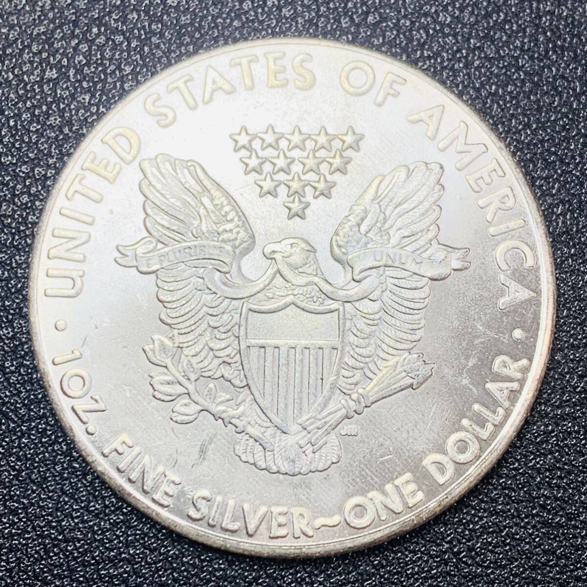 銀貨 古銭 アメリカ 2006年 歩く自由の女神 リバティ イーグル 平和 権力 大型 コイン 硬貨 記念幣の画像2