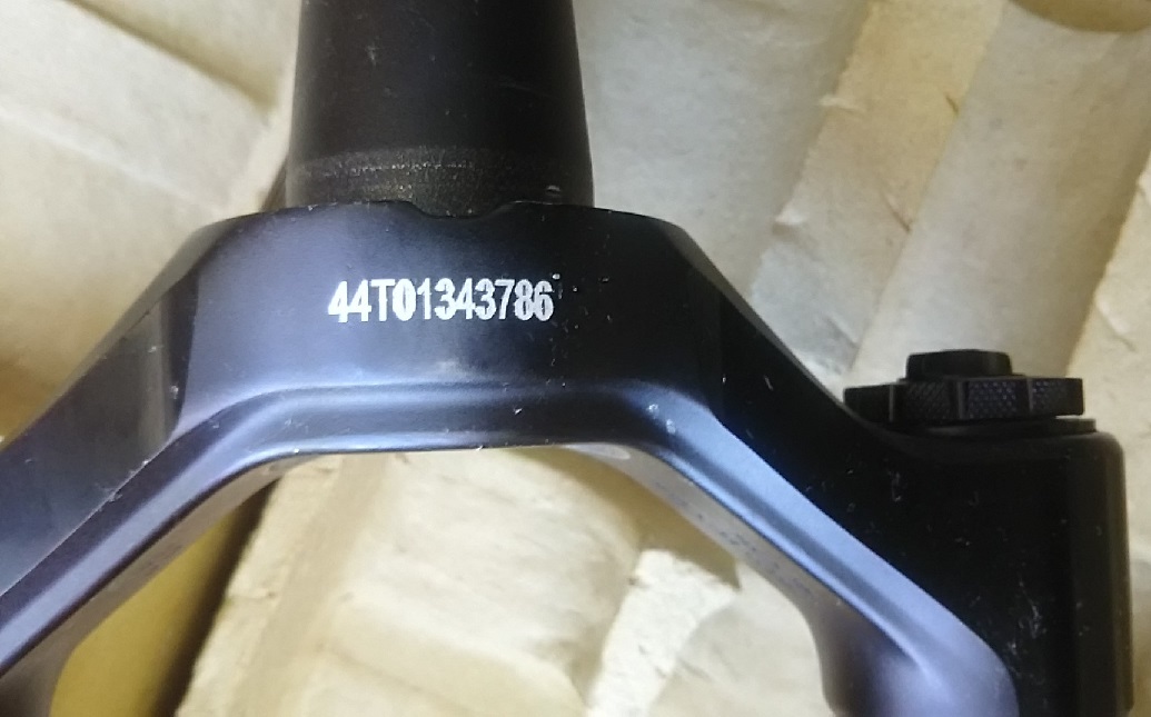 Yahoo!オークション - ROCKSHOX ZEB ULTIMATE 29 180mm 44Offset Yahoo!オークション - ROCKSHOX ZEB ULTIMATE 29 180mm 44Offset