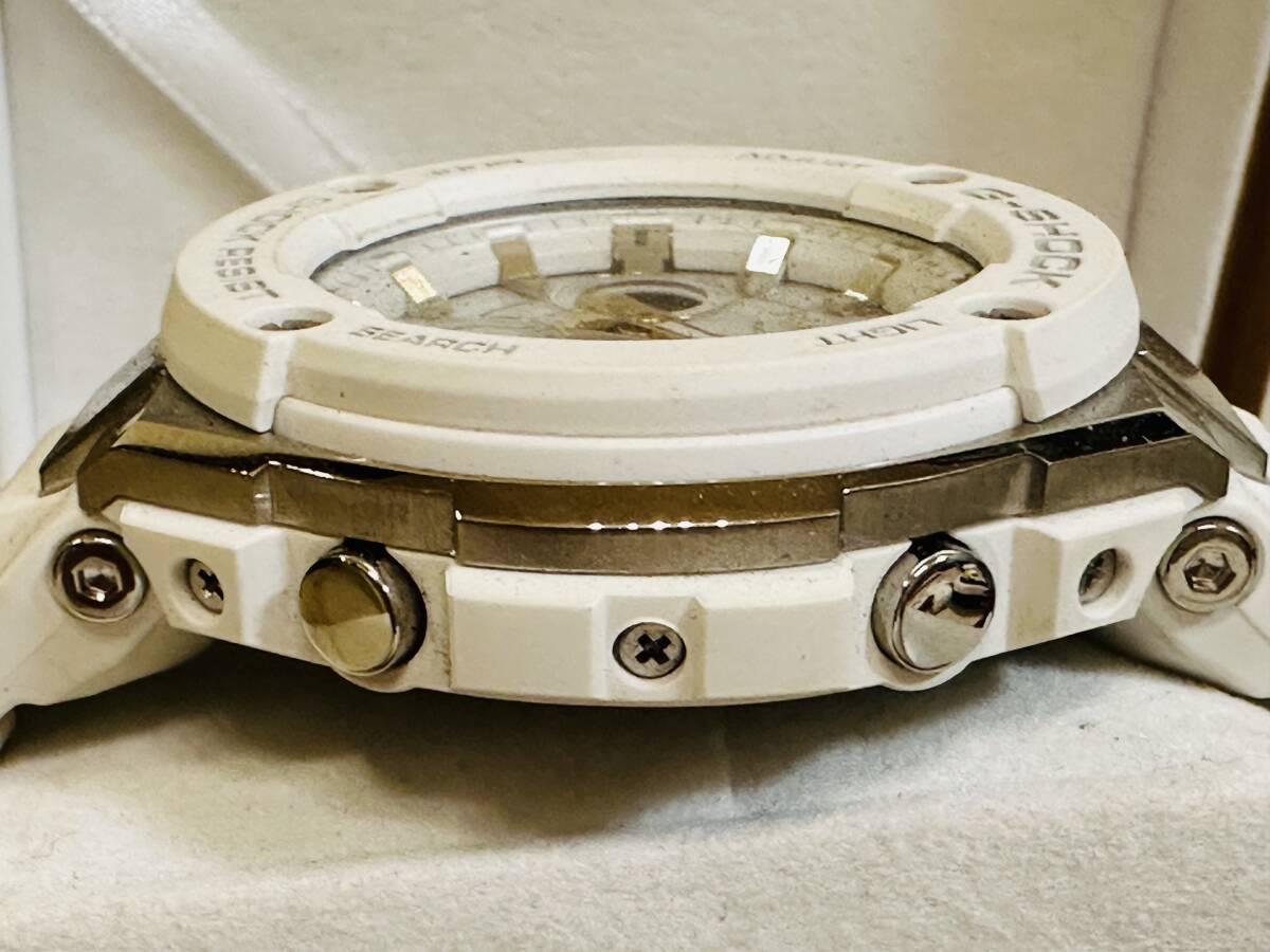 カシオG−SHOCK、GST−W300、アナデジ電波ソーラー腕時計、ホワイトの画像3