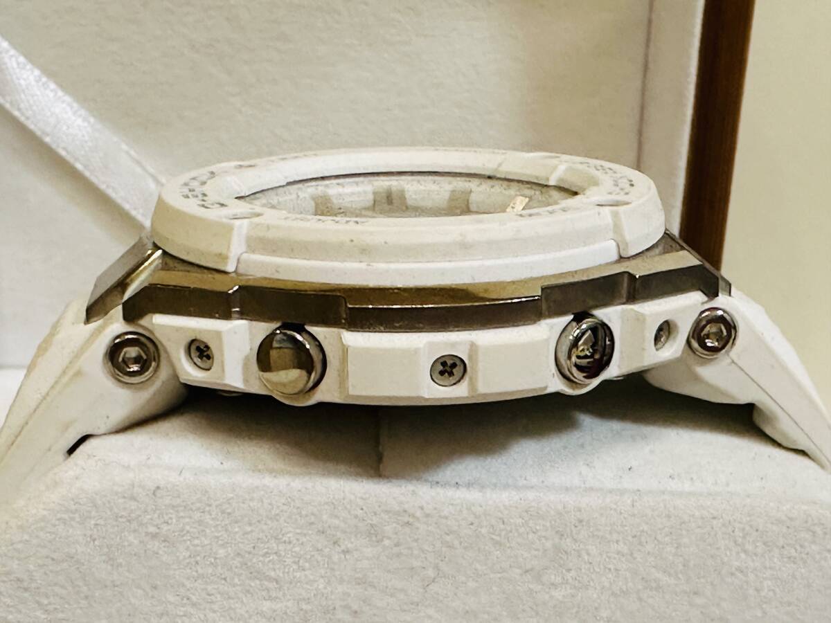 カシオG−SHOCK、GST−W300、アナデジ電波ソーラー腕時計、ホワイトの画像4