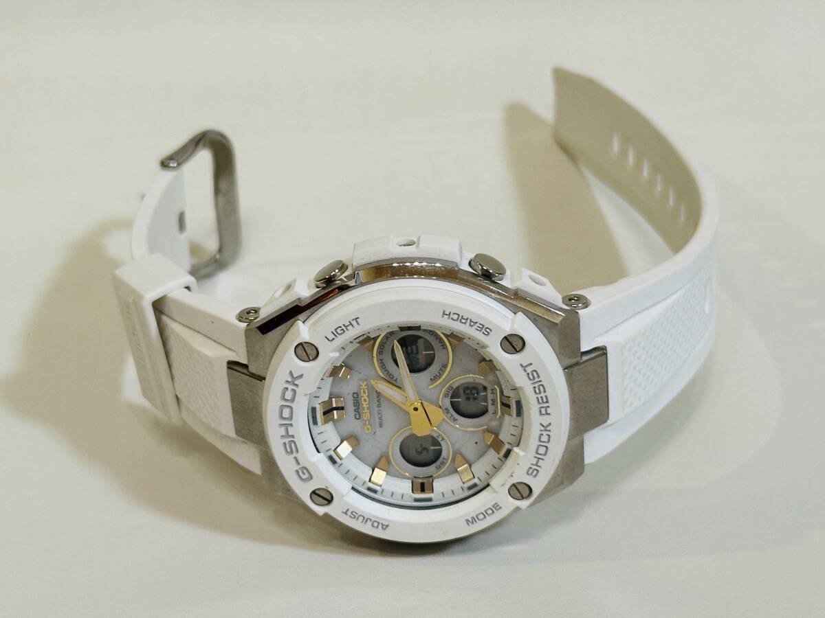 カシオG−SHOCK、GST−W300、アナデジ電波ソーラー腕時計、ホワイトの画像7