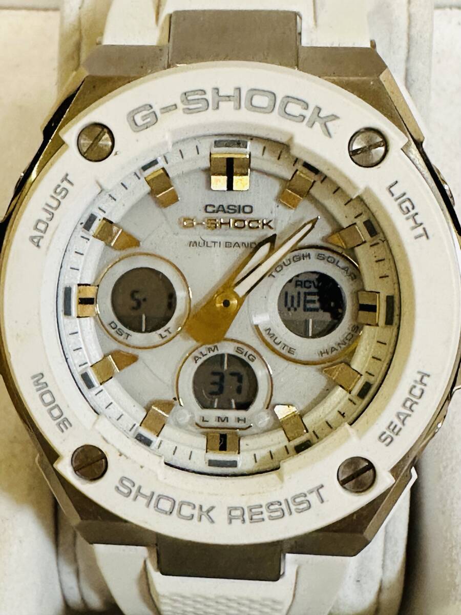 カシオG−SHOCK、GST−W300、アナデジ電波ソーラー腕時計、ホワイトの画像2