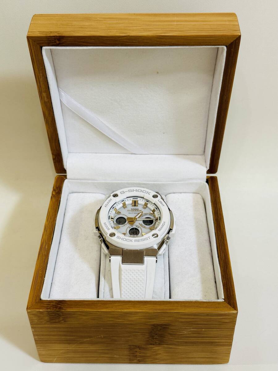 カシオG−SHOCK、GST−W300、アナデジ電波ソーラー腕時計、ホワイトの画像8