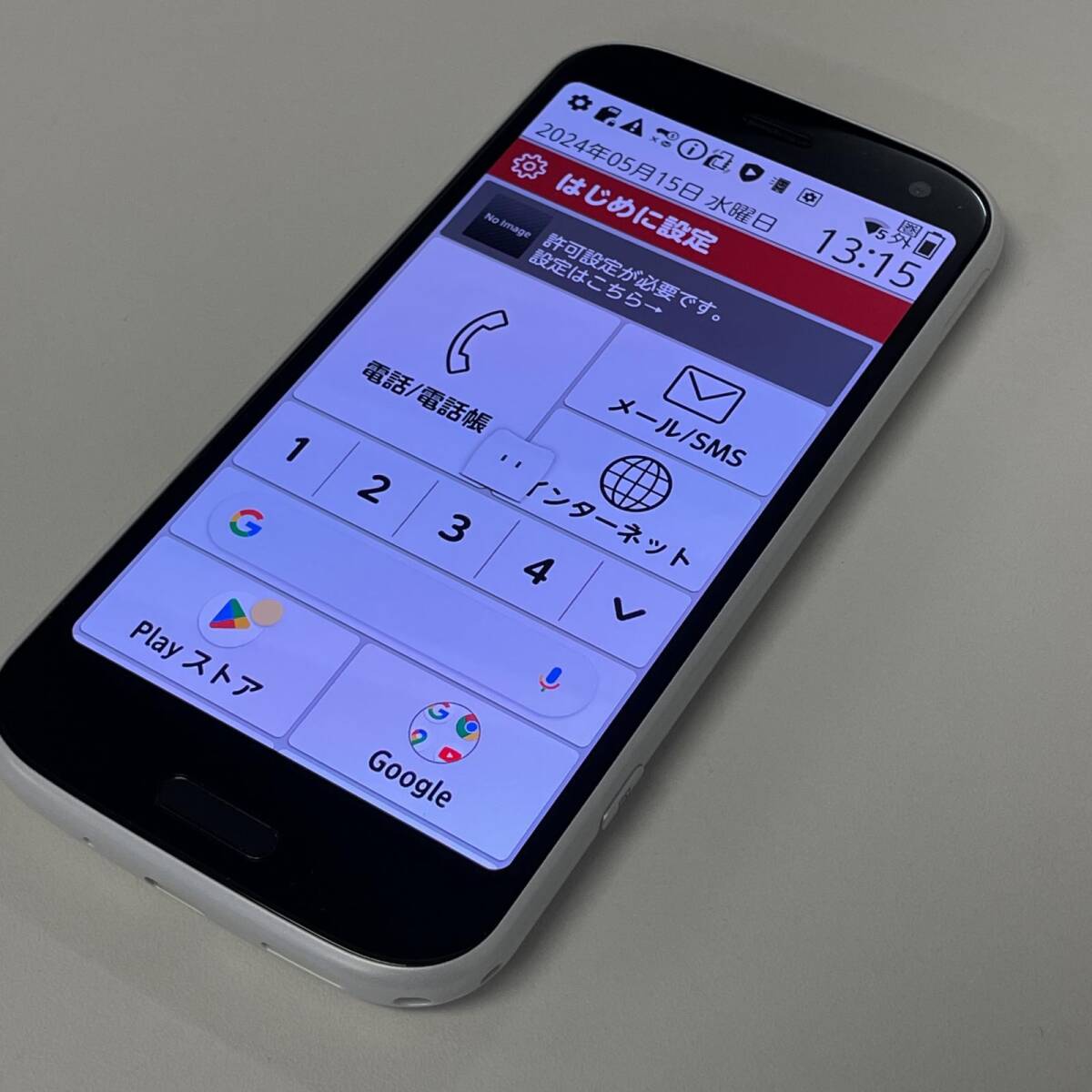 docomo らくらくスマートフォン F-52B ホワイト (SIMロック解除済)_画像1