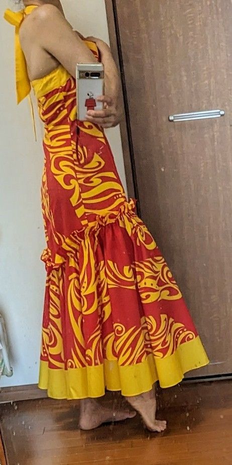 フラダンスドレス　日本製　ホルタ―ネック　シュシュ付　レッド　イエロー