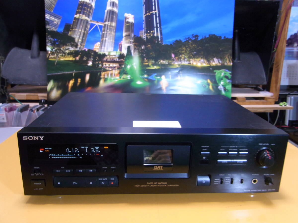 # record repeated possible * height sound quality * manual attaching #SONY DTC-790 DAT deck 