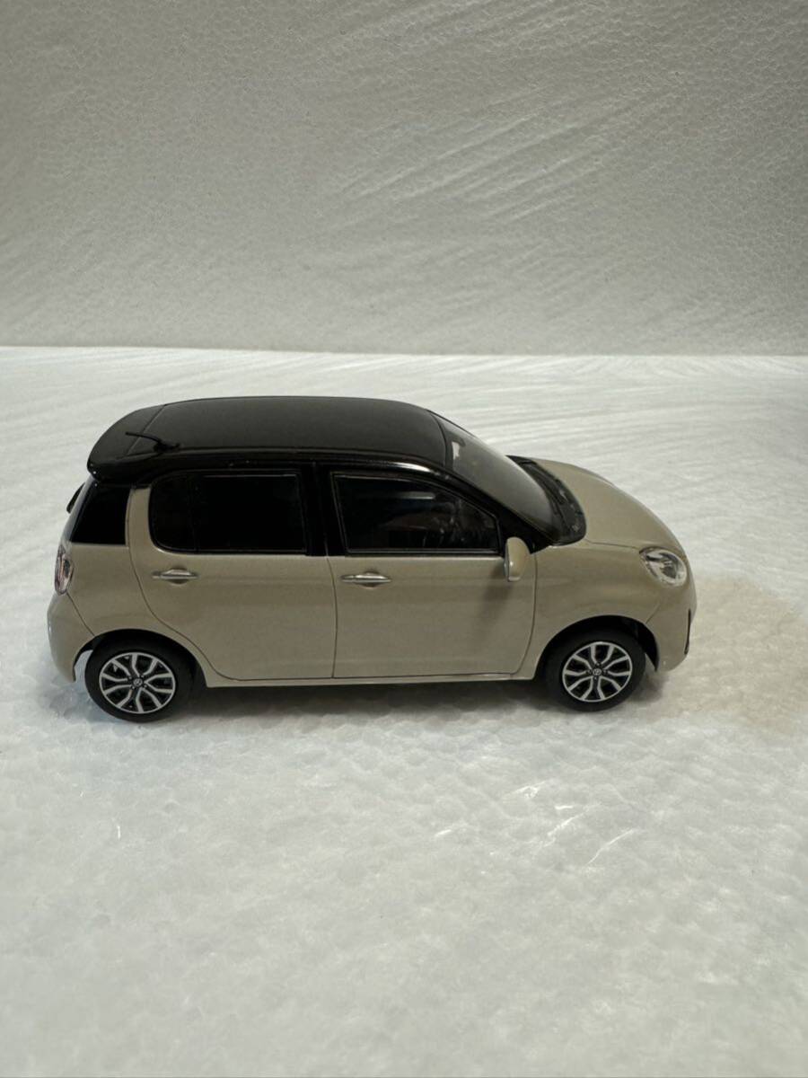 1/30 トヨタ 新型パッソモーダ Passo MODA 非売品 カラーサンプル ミニカー ブラックxパウダリーベージュの画像3