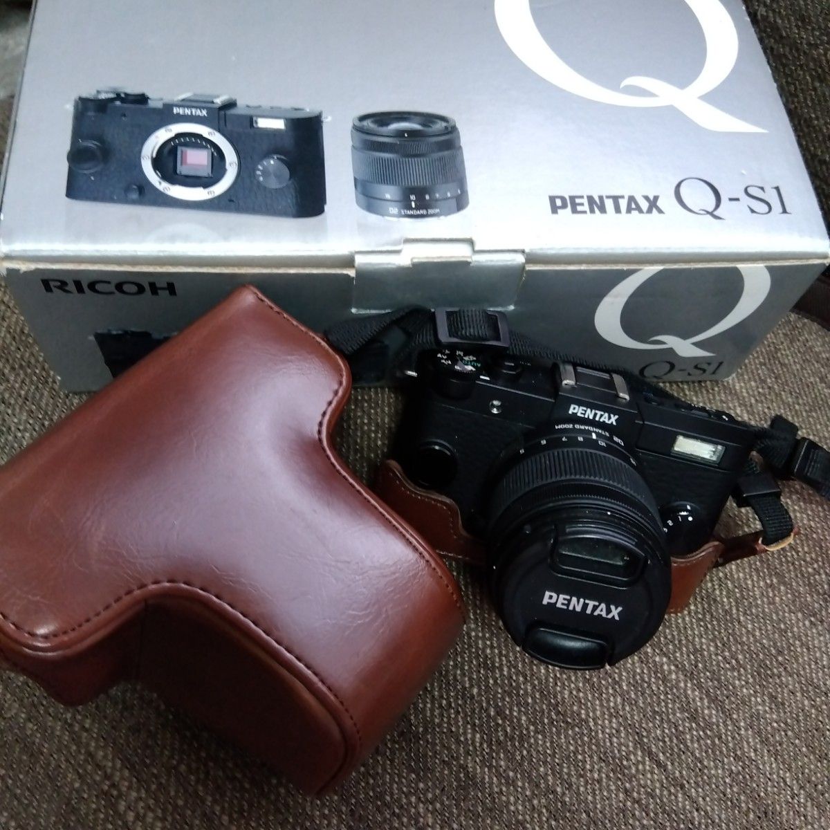 PENTAX Q-S1 ズームレンズキット （ブラック/チャコールブラック）