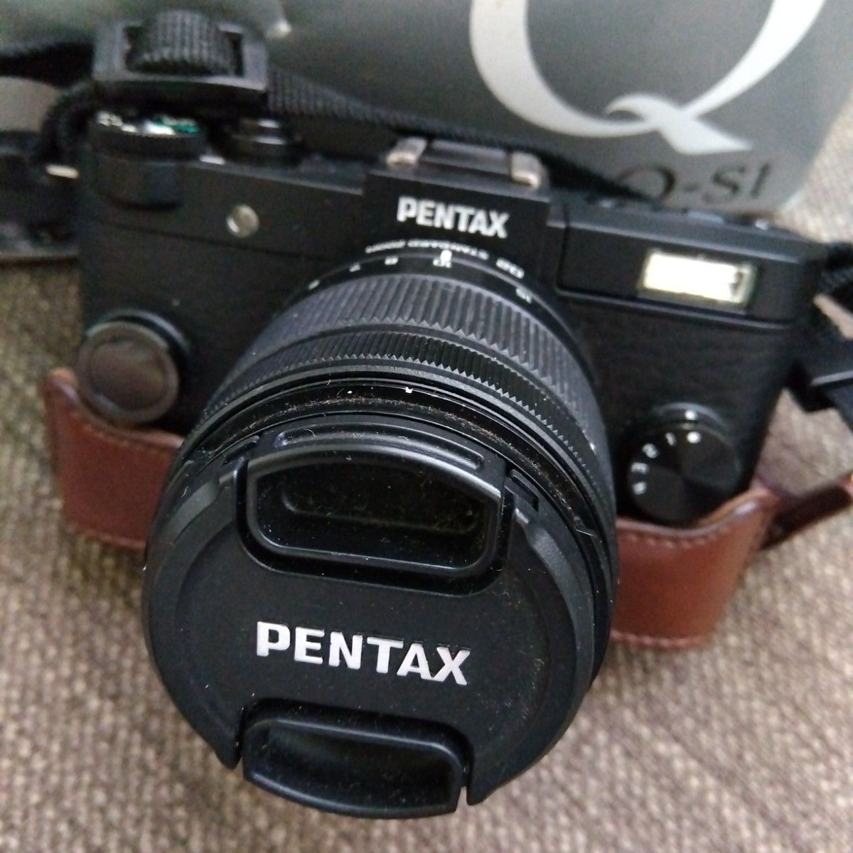 PENTAX Q-S1 ズームレンズキット （ブラック/チャコールブラック）