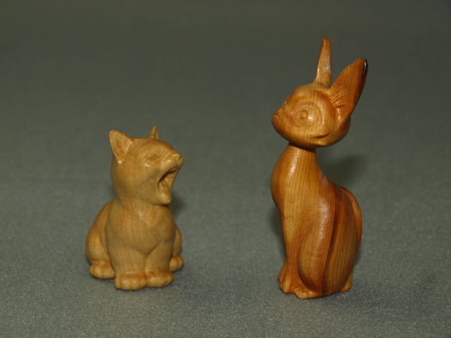 木彫り猫　置物　2匹1セット_画像1