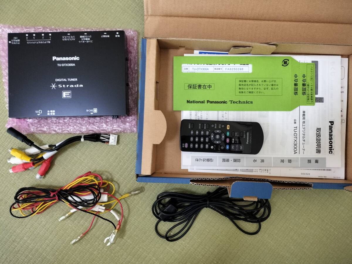 Panasonic ストラーダ 地デジチューナー 4×4 TU-DTX300A 中古美品の画像1