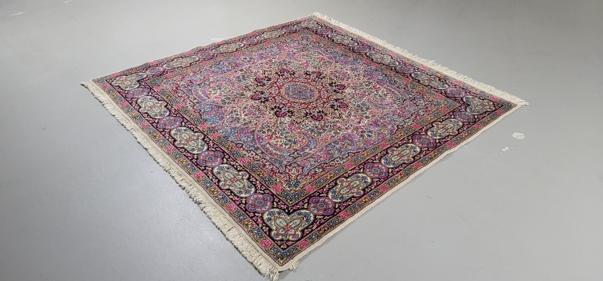 ペルシャ絨毯 本物保証 ケルマン産 素材ウールクリーニング済み綺麗な状態、綺麗な色とガラ サイズ205cm×206cm オススメ 100%手織り_画像3