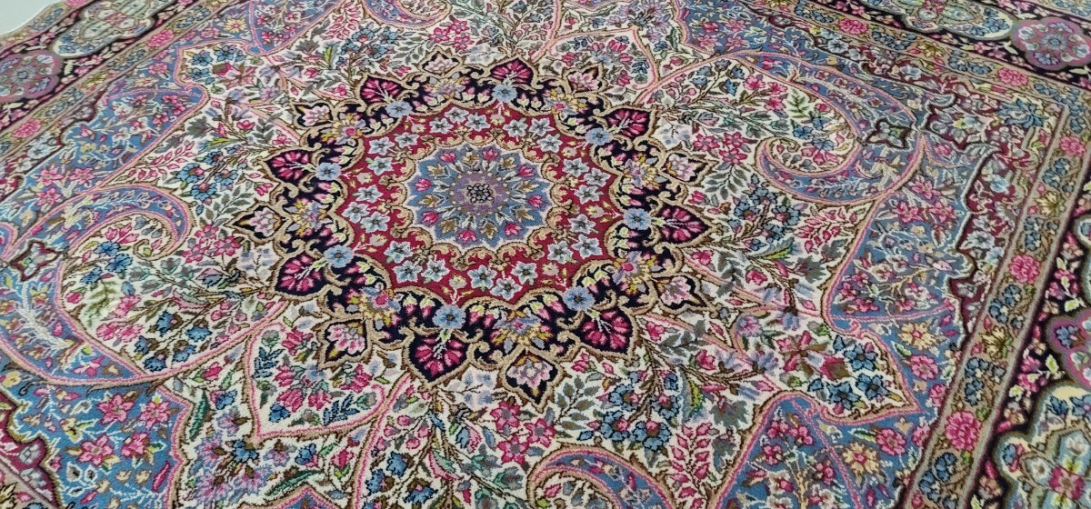 ペルシャ絨毯 本物保証 ケルマン産 素材ウールクリーニング済み綺麗な状態、綺麗な色とガラ サイズ205cm×206cm オススメ 100%手織り_画像9