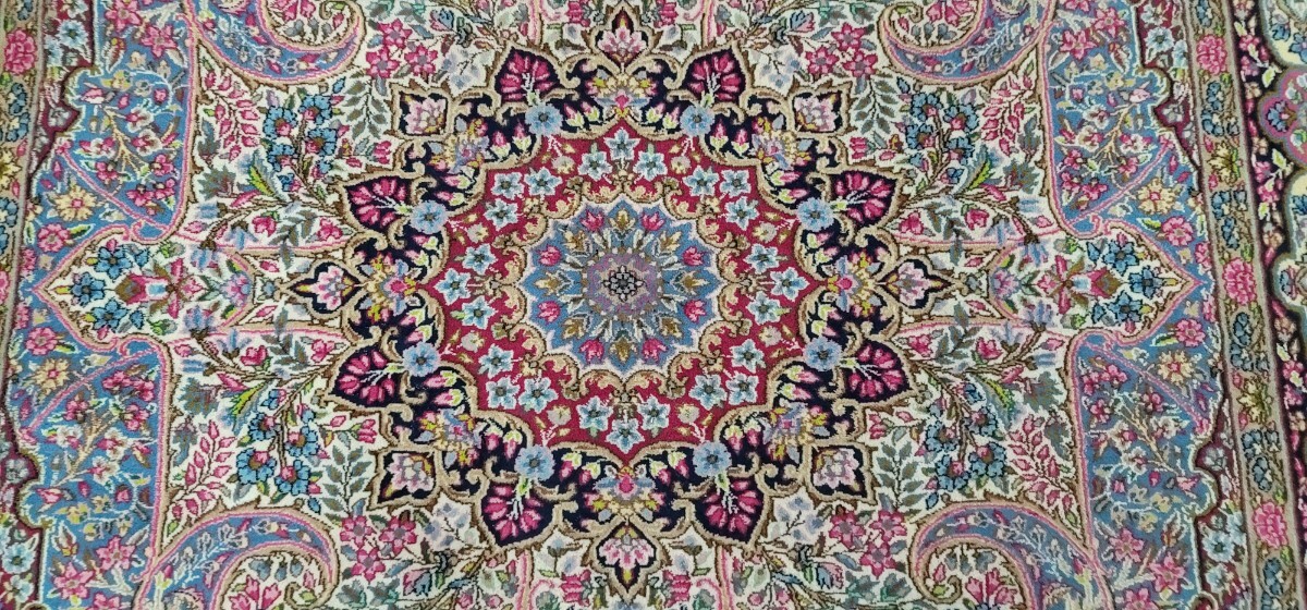 ペルシャ絨毯 本物保証 ケルマン産 素材ウールクリーニング済み綺麗な状態、綺麗な色とガラ サイズ205cm×206cm オススメ 100%手織り_画像8
