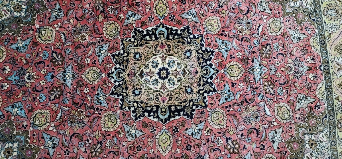 ペルシャ絨毯 クム産 100%シル綺麗な状態 クリーニング済み 綺麗な赤色 オススメ サイズ:162cm×110_画像6