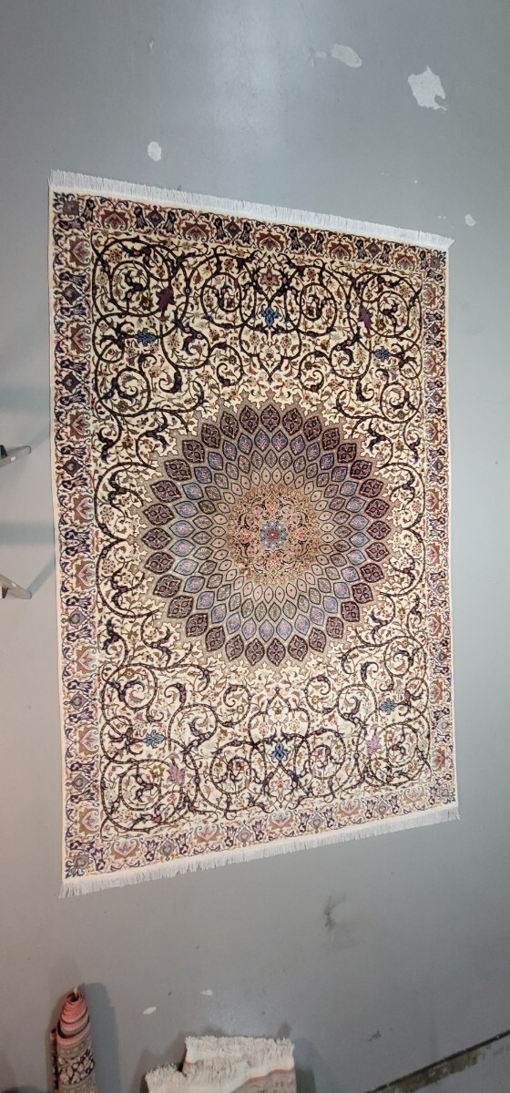 ペルシャ絨毯 本物保証100%手織り未使用品 非常に綺麗絨毯、ほぼ新品 サイズ:304cm×200cm タブリーズ産 素材シルクとコルク オススメ絨毯_画像8