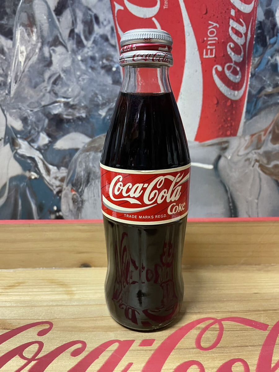 ★Coca-Cola Coke コカ・.コーラグッズ  瓶コーラ200ml 未開栓 赤ラベルの画像1
