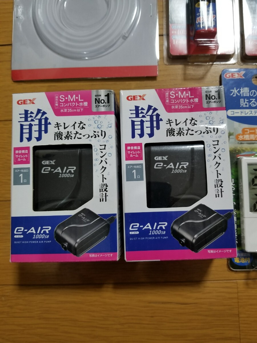 【未使用!】 エアーポンプ×2 デジタル水温計×2 バクテリア付きエアーストン×5 ロングストン×2 エアチューブ×2 水温計×2を60サイズで!_画像2