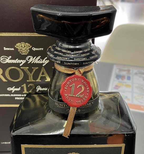 ★【東京都在住者限定発送】SUNTORY WHISKY ROYAL サントリー ウイスキー ローヤル 古酒 12年 黒ラベル 箱付 700ml 43% ★未開栓品★の画像3