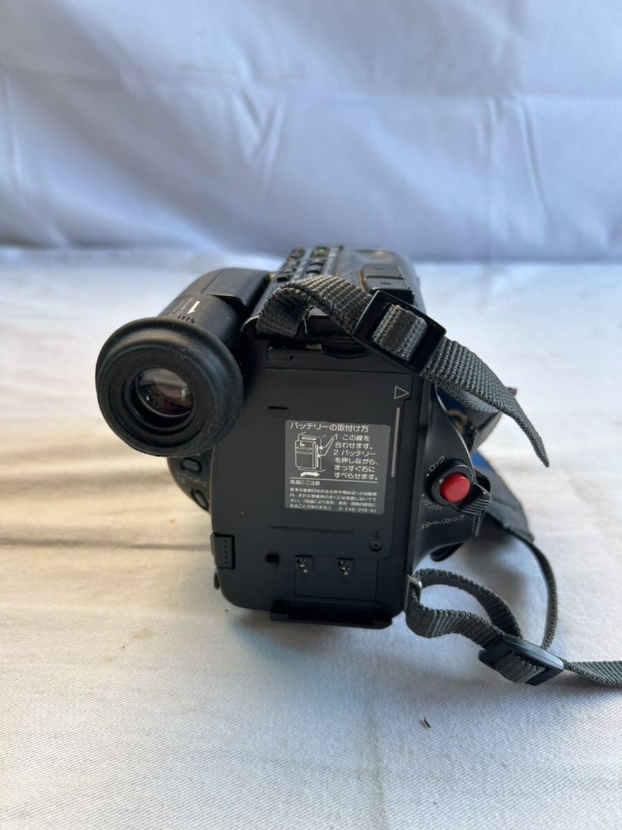 ま-21 ソニー CCD-TR705 Hi8 ビデオカメラ ハンディカム SONY 8mmビデオカメラ 動作未確認 ケース付 80サイズ_画像3