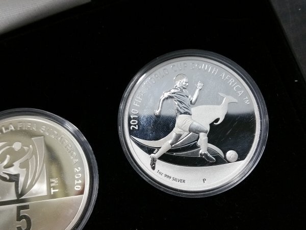 0503S28　世界のコイン　記念コイン　2010 FIFA ワールドカップ南アフリカ大会公式記念コイン　銀貨3種セット_画像5