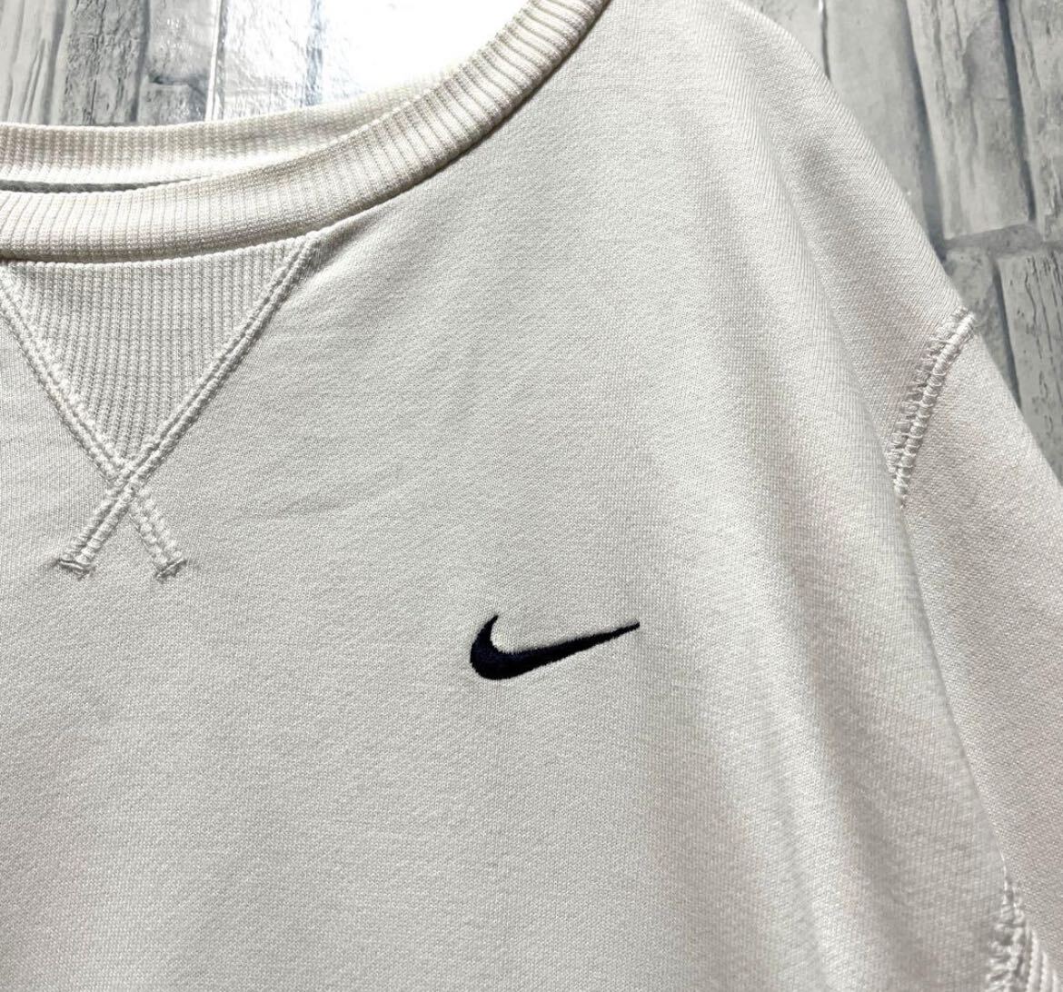 NIKE ナイキ トレーナー スウェット L 長袖 シンプルロゴ ワンポイントロゴ 刺繍ロゴ スウォッシュ スウッシュ ホワイト プルオーバー_画像4