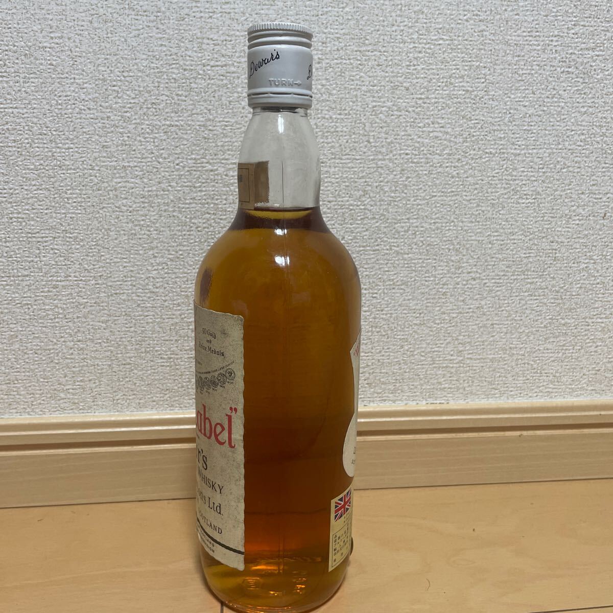 送料込　未開栓　古酒 スコッチウイスキー 特級 ホワイトラベル デュワーズ Dewar’s_画像2