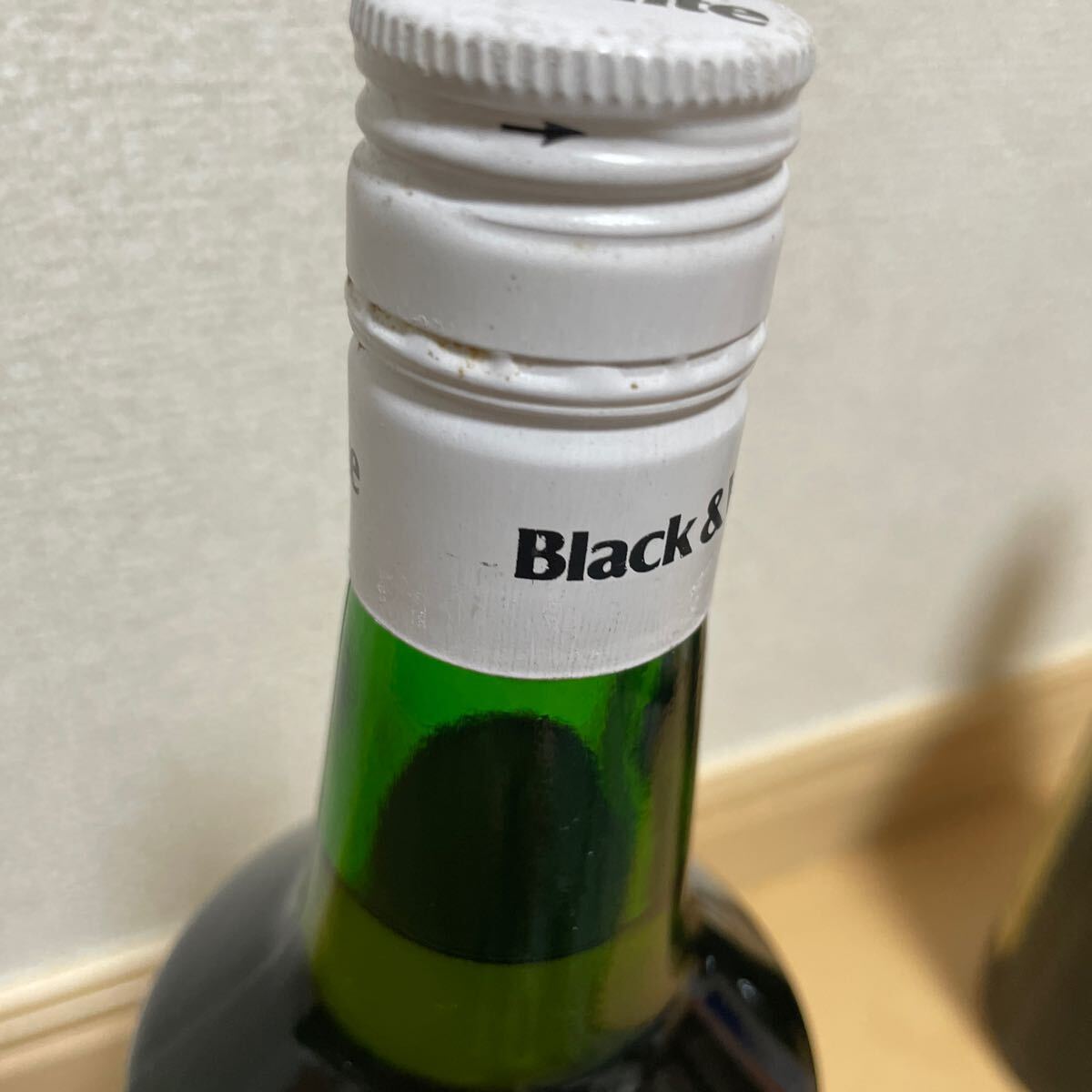 送料込 未開栓 古酒 スコッチウイスキー ブラック & ホワイト 送料込 未開栓 古酒 スコッチウイスキー ブラック & ホワイト