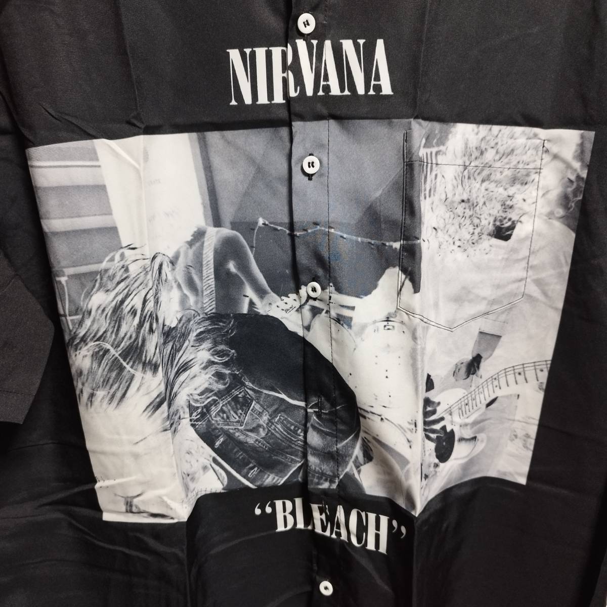 海外直輸入品★ニルヴァーナ Nirvana「Bleach　ブリーチ」 半袖シャツ【Lサイズ】総柄デザイン バンドT 新品　Kurt Cobain カートコバーン_画像3