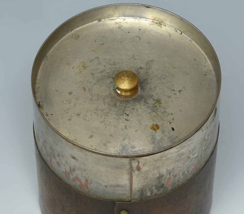 玉川堂 (造) 鋲打 銅製 茶筒 重514g 茶器 茶入 燕鎚起銅器 無形 玉川堂 (造) 鋲打 銅製 茶筒 重514g 茶器 茶入 燕鎚起銅器 無形