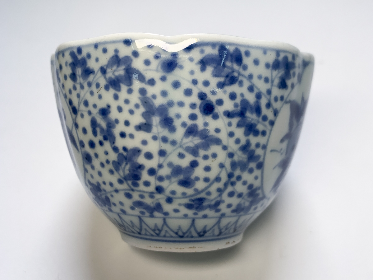 [. seat ] skillful old Imari blue and white ceramics flower Tang ... writing wheel flower direction attaching . luck .3 customer Edo period < plate soba sake cup *564