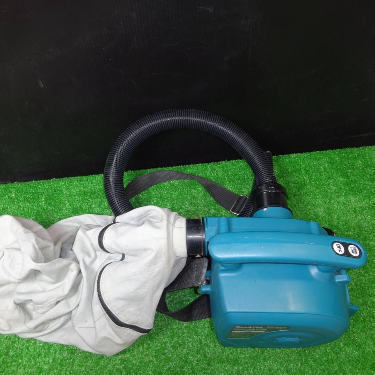 【中古品】☆マキタ(makita) コードレス集じん機 VC350DZ　本体＋集じん袋（代用）＋ホース付き【岩槻店】_画像4