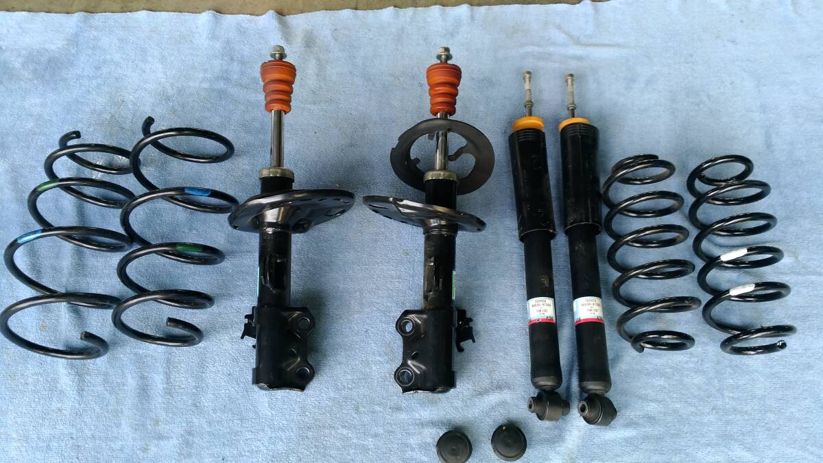 プリウスα 純正 サスペンション一式 掻ける ZVW41W USED プリウスα 純正 サスペンション一式 掻ける ZVW41W USED