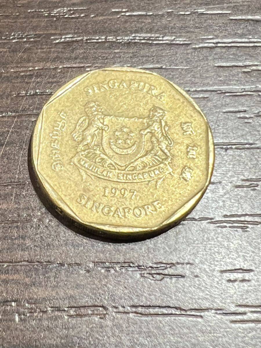 シンガポール 1997 1ドル 外国コイン 外国硬貨 アンティーク 古銭 コレクション 流通/現状品 送84 同梱可の画像1