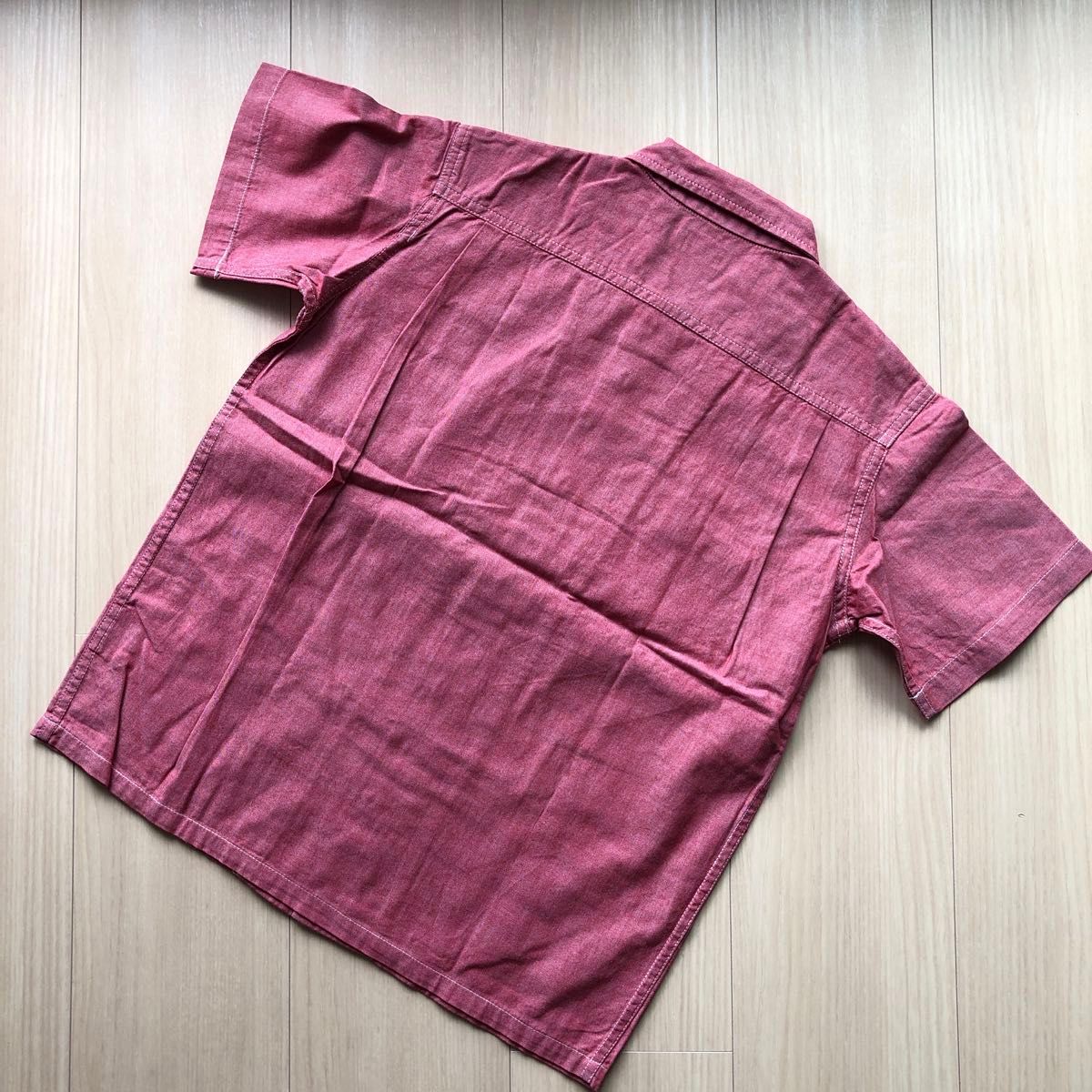 ★美品★UNIQLO kid's　ユニクロ【130】くすんだ赤系　半袖シャツ