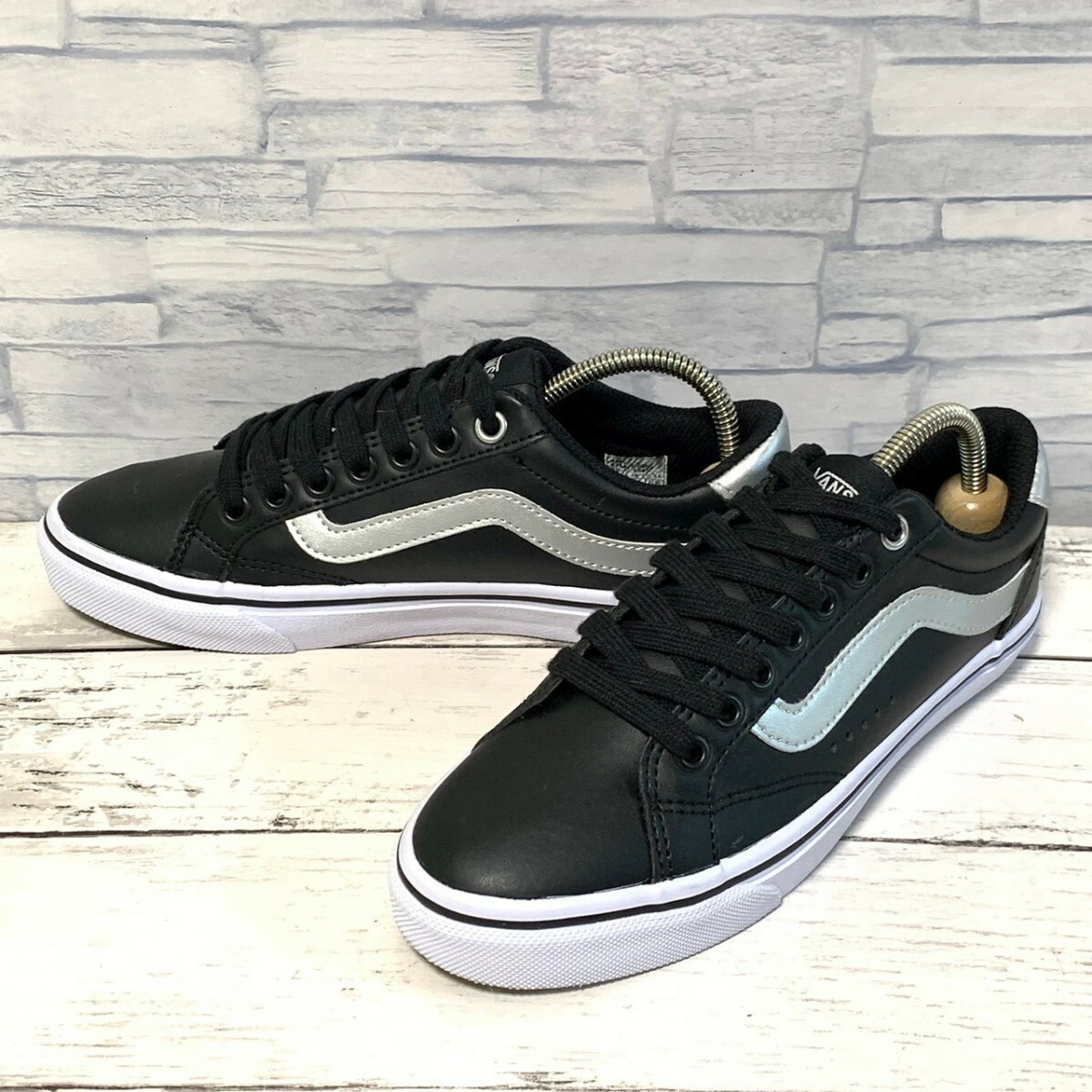 R6119bE VANS バンズ WEEKLY COURT ウィークリーコート スニーカー ブラック×シルバー レディース 22cm ローカット ヴァンズ V441 軽量_画像1