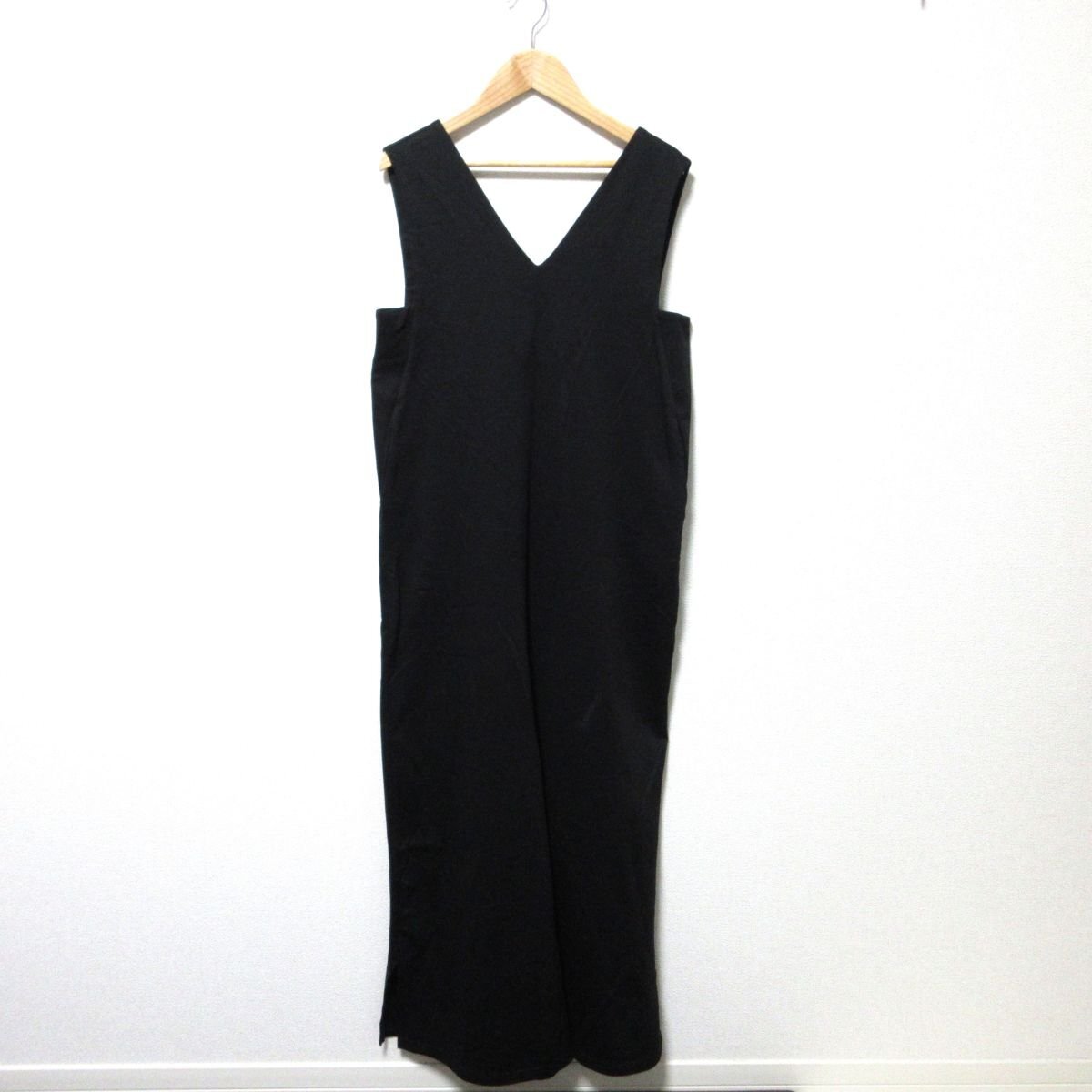 美品 mila schon BLUE LABEL ミラショーンブルーレーベル Vネック ノースリーブ オールインワン サロペット ワイドパンツ 40 ブラック ◆