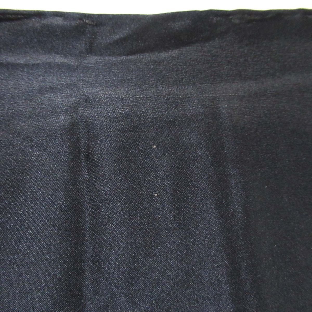 ほぼ美品 CHANEL シャネル ヴィンテージ グリボア ジュエリー柄 シルク 大判スカーフ ブラック系の画像4